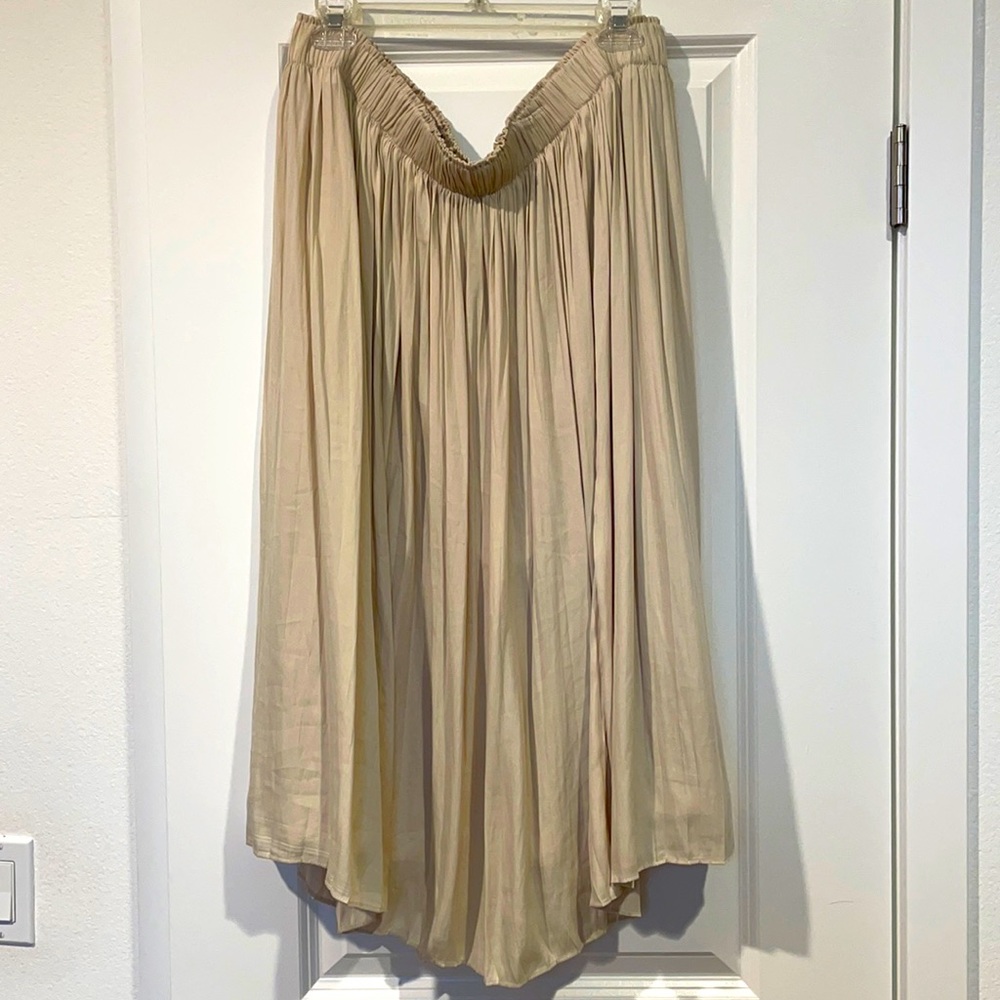 Gap Pleated Skirt in Cream/Beige